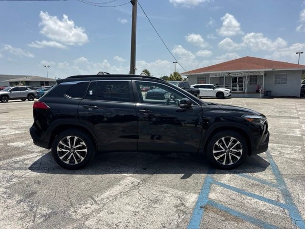 Used 2025 Toyota Corolla Cross XLE SUV