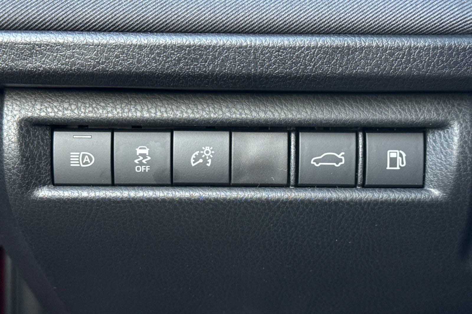 2026 Toyota Camry LE - Photo 29
