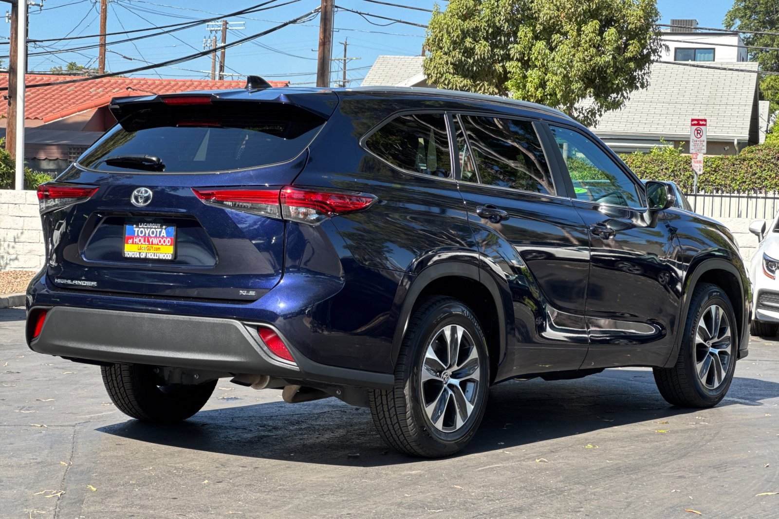 2023 Toyota Highlander L photo 4