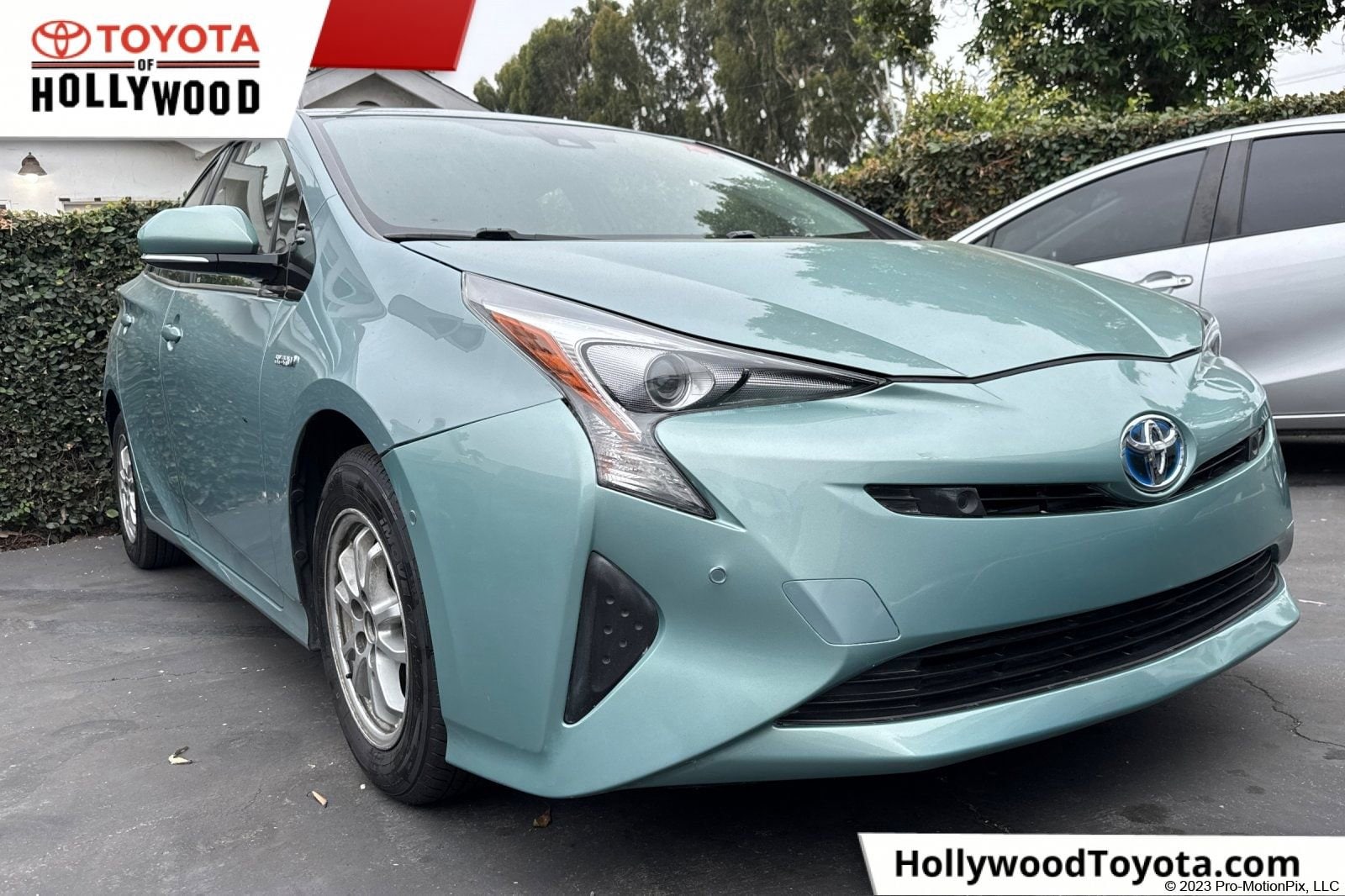 2017 Toyota Prius Two's photo