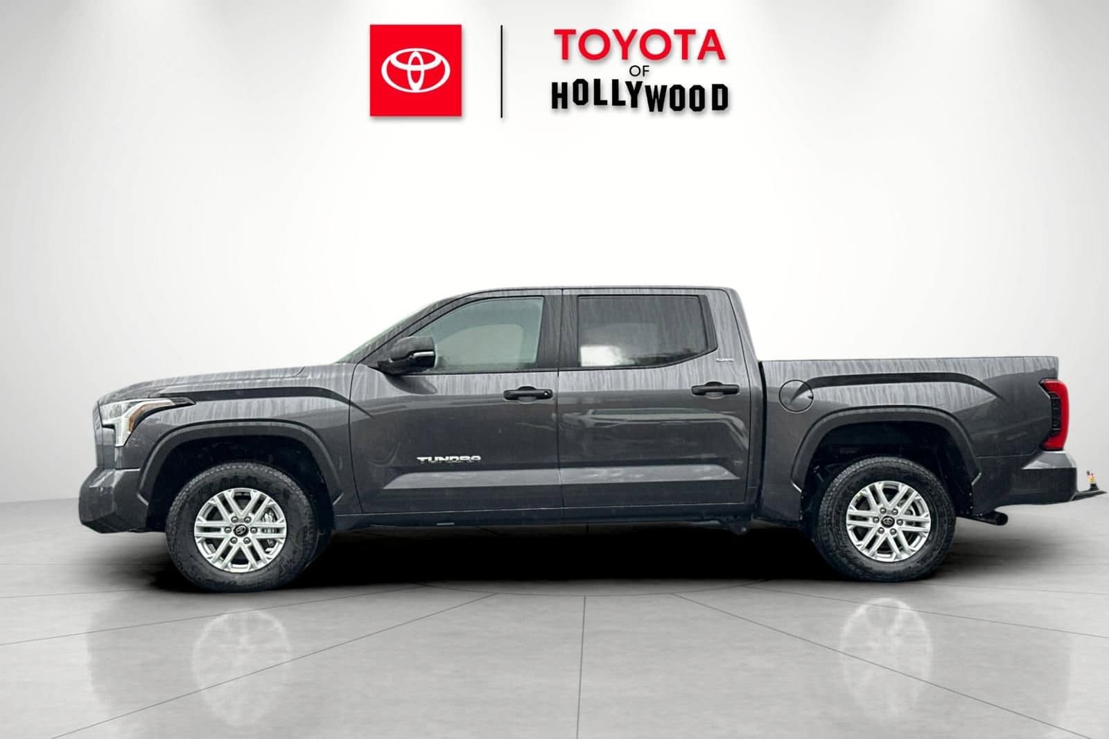 2025 Toyota Tundra SR5 - Photo 9