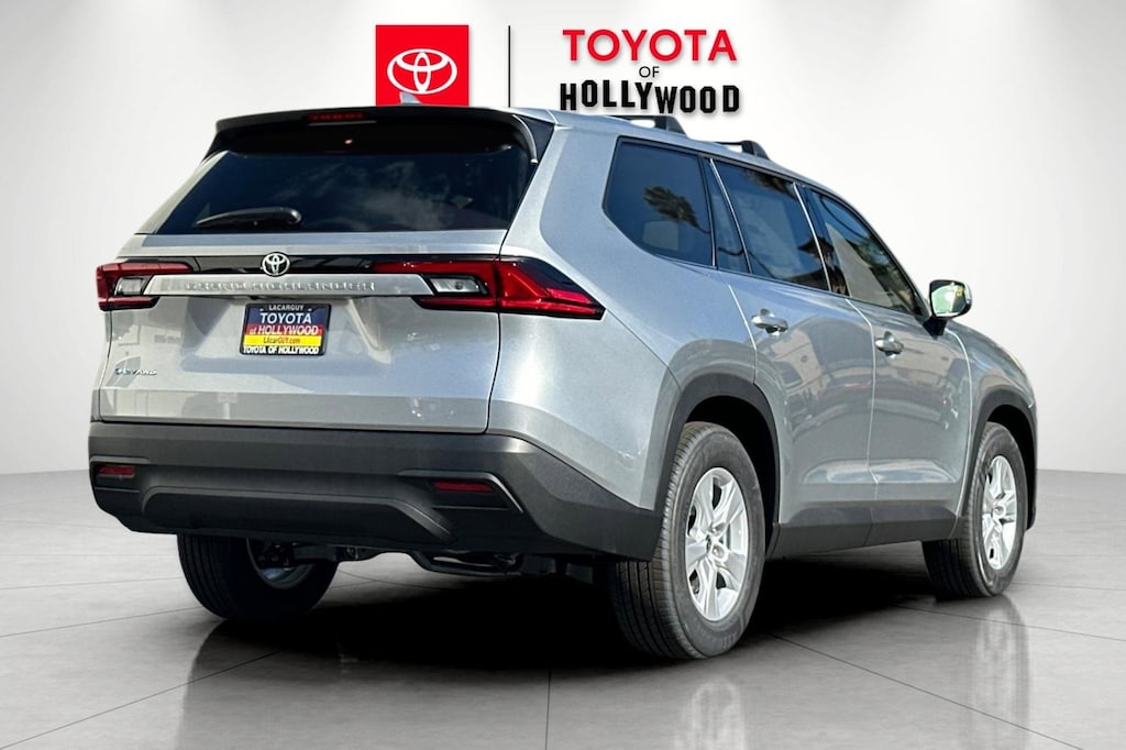 2026 Toyota Highlander Hybrid LE photo 3