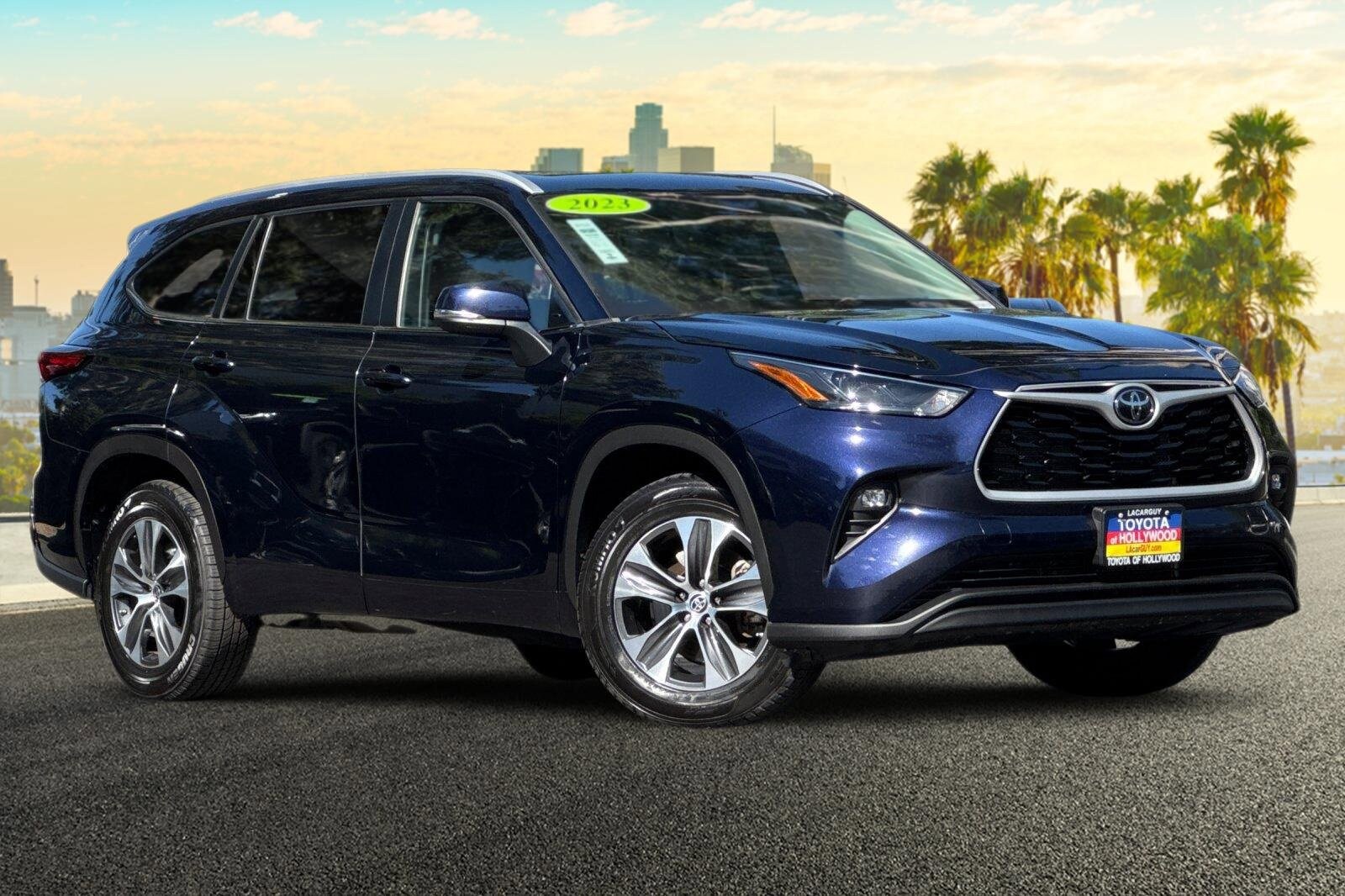 2023 Toyota Highlander L photo 2