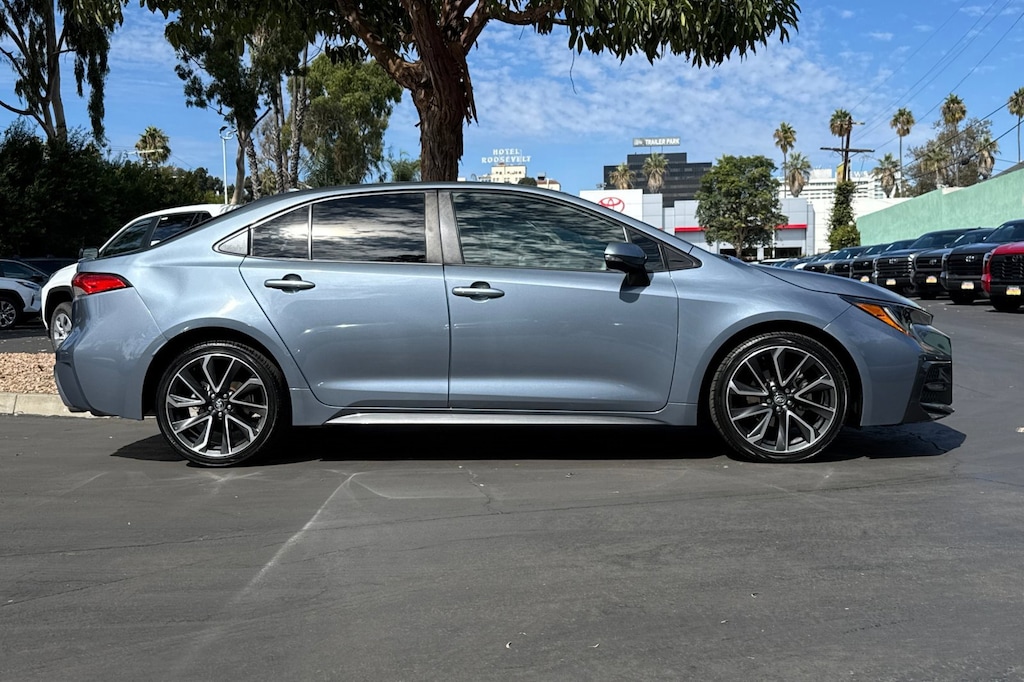 2022 Toyota Corolla SE photo 3