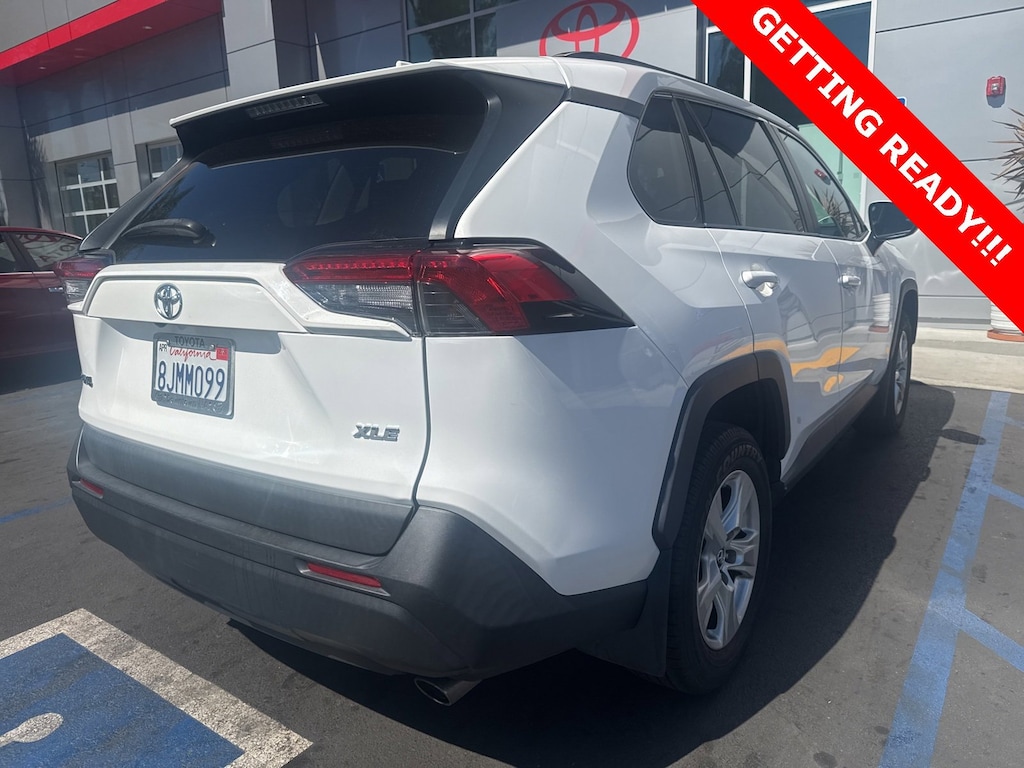 2019 Toyota RAV4 XLE photo 4