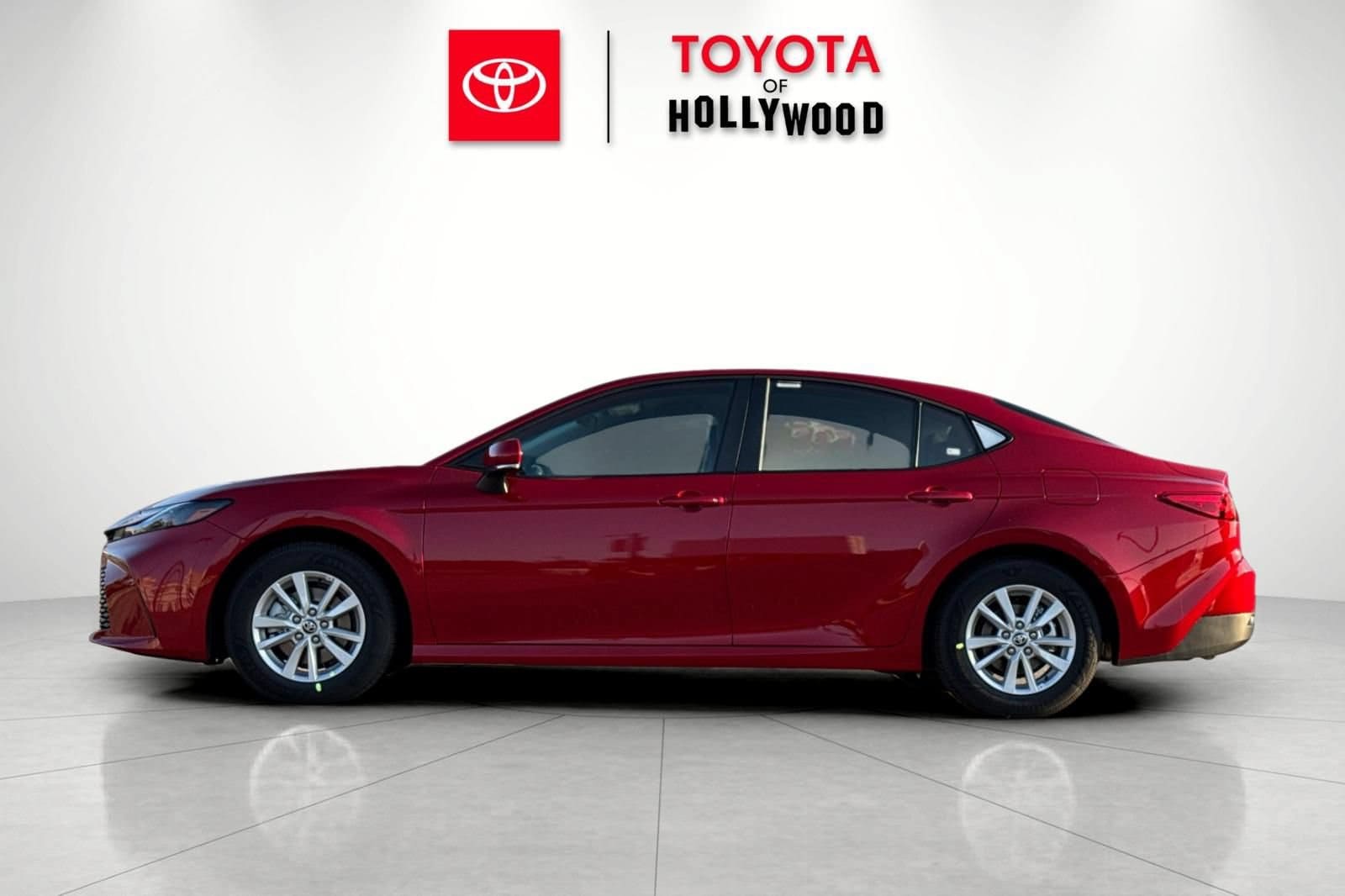 2026 Toyota Camry LE - Photo 9