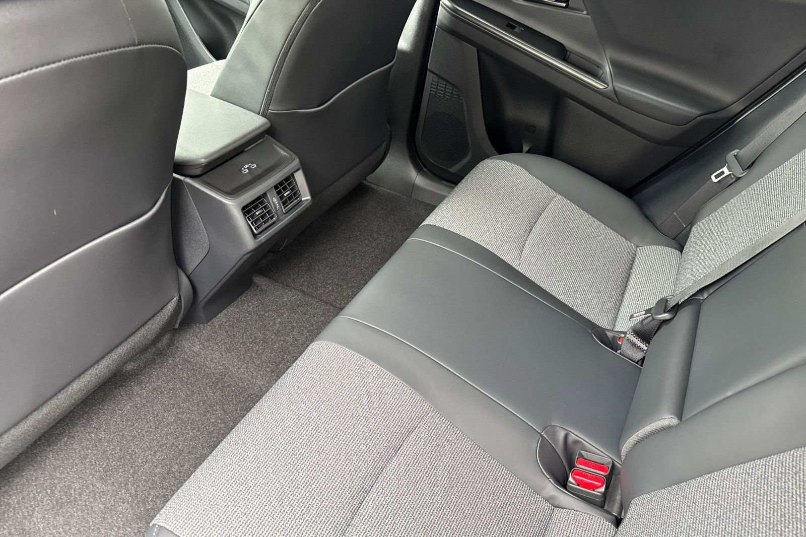 2026 Toyota bZ XLE - Photo 11