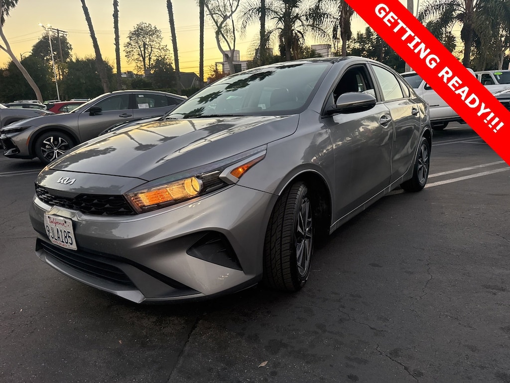 2023 Kia Forte LXS photo 2