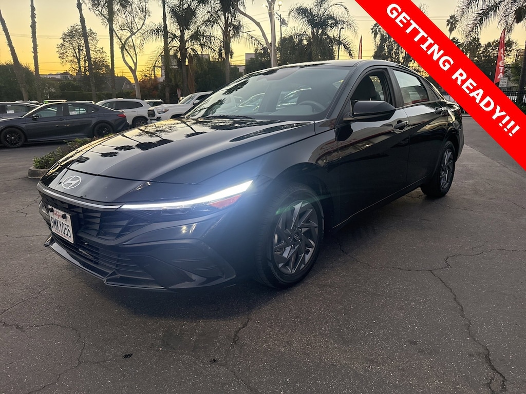 2024 Hyundai Elantra SEL photo 3