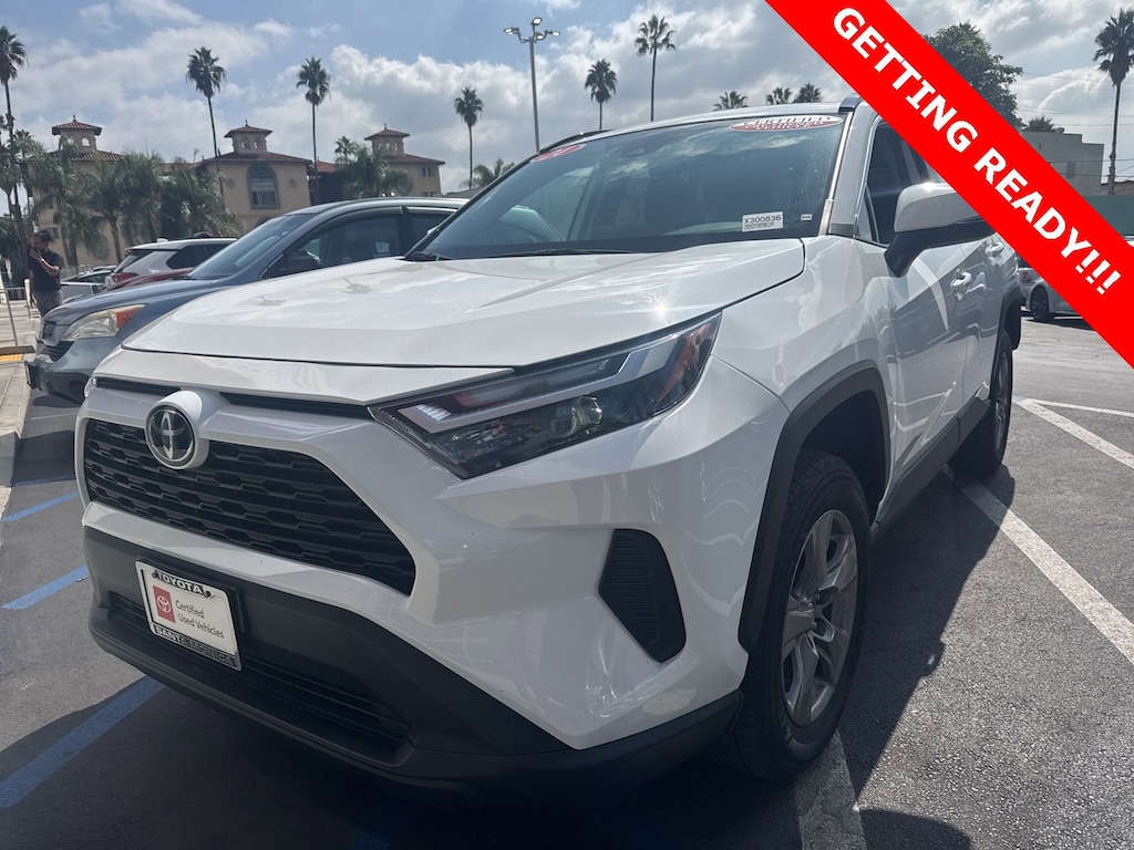 2024 Toyota RAV4 XLE photo 2