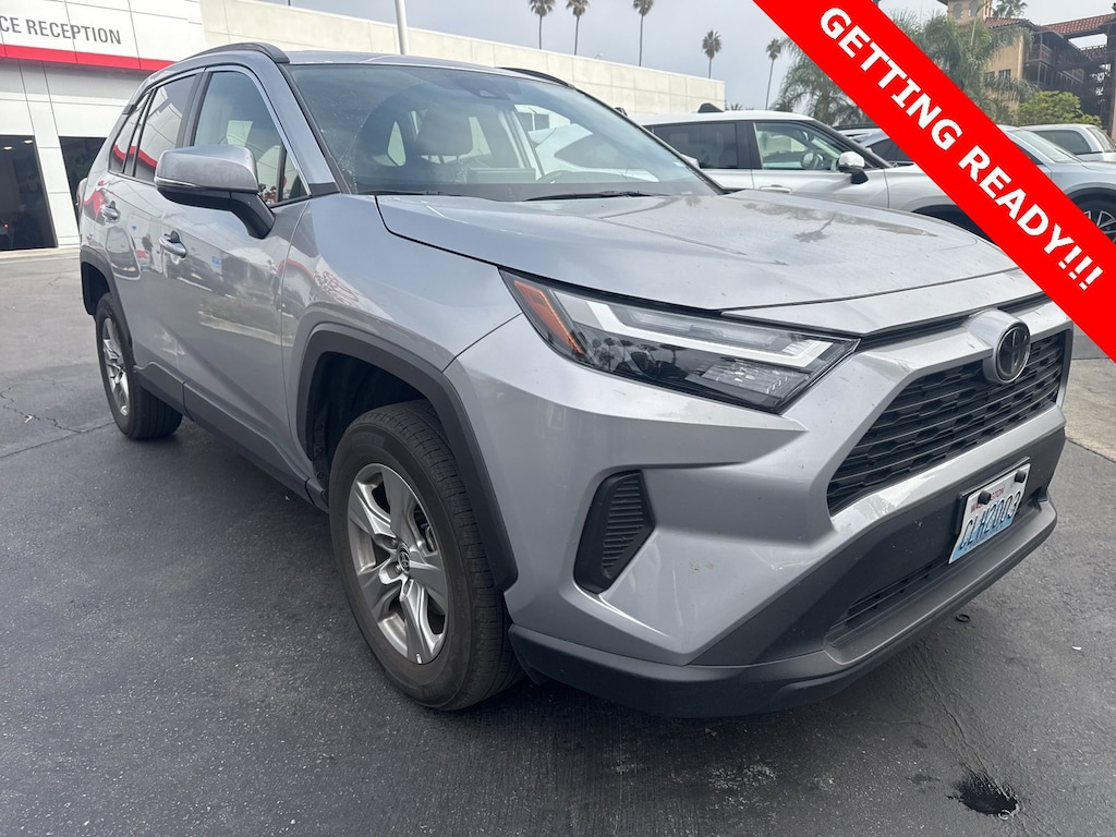 2024 Toyota RAV4 XLE photo 2