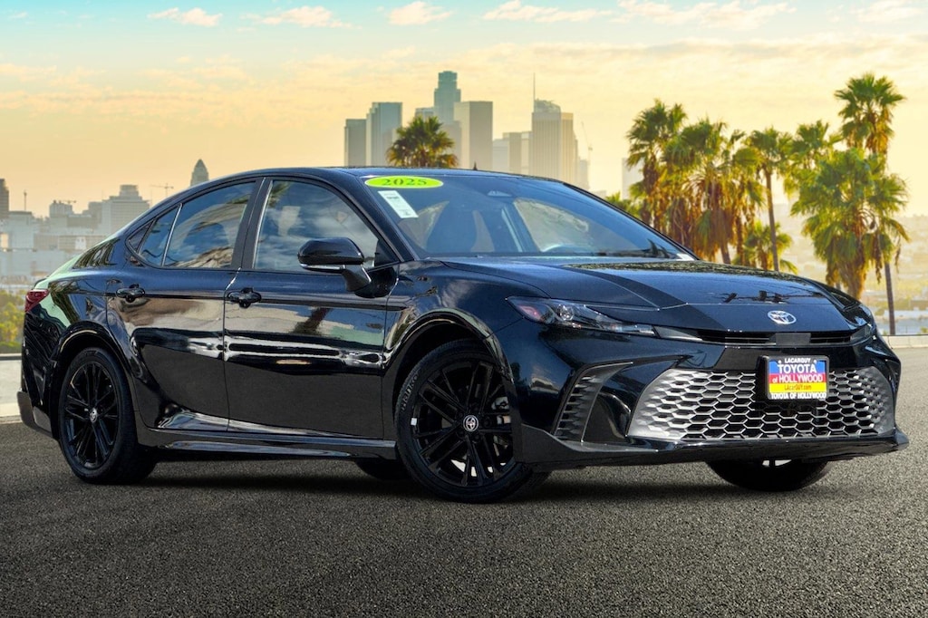 2025 Toyota Camry SE photo 2