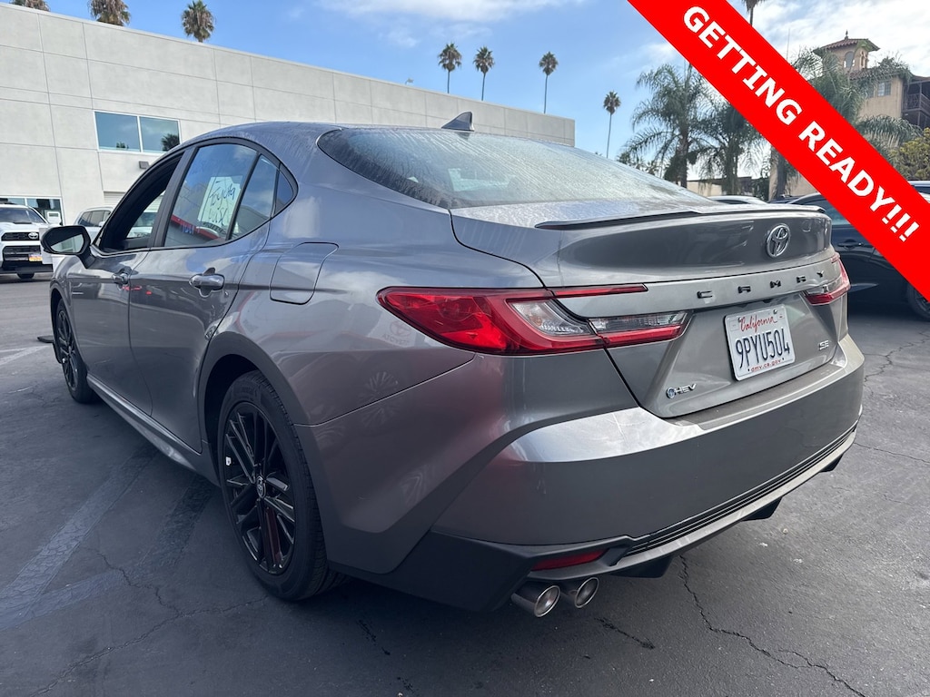 2025 Toyota Camry SE photo 4