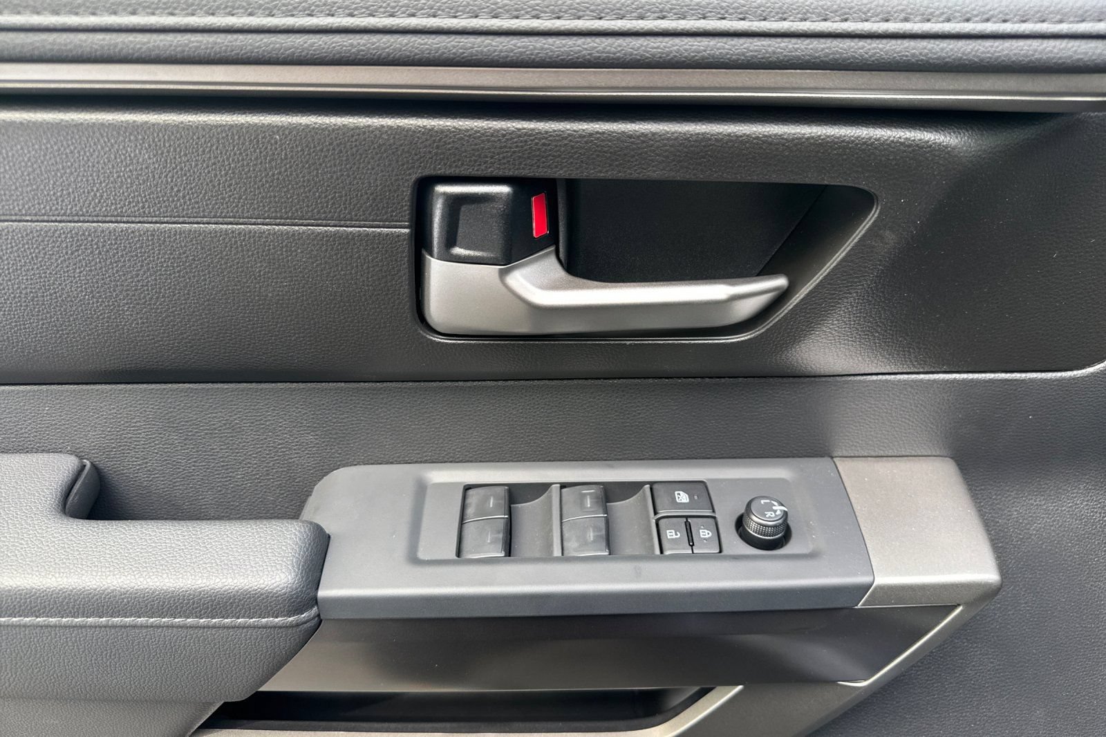 2026 Toyota Tundra SR5 - Photo 10