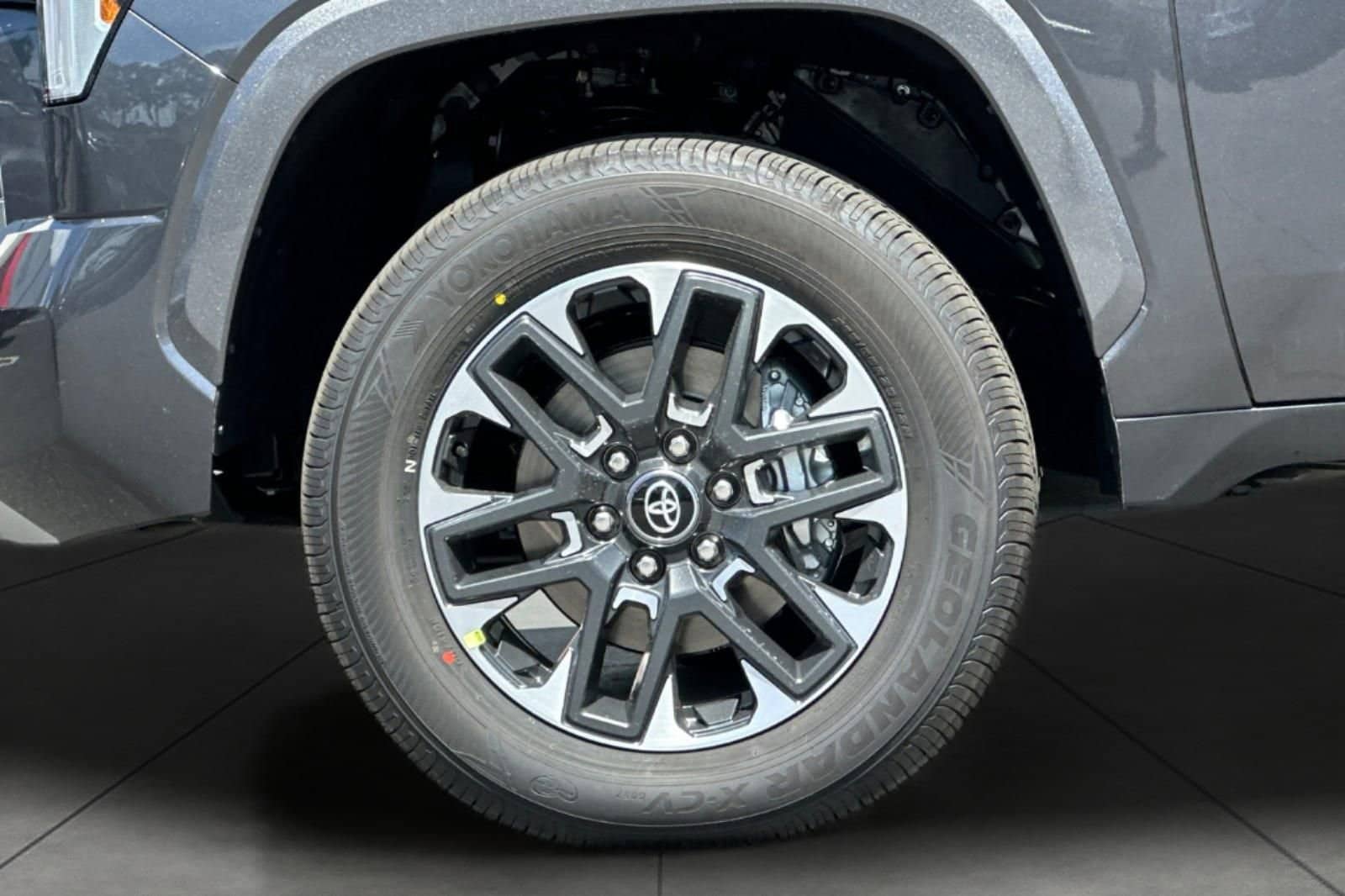 2025 Toyota Tundra Limited - Photo 12