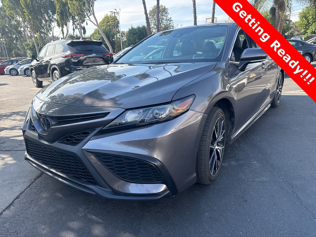2022 Toyota Camry SE photo 2