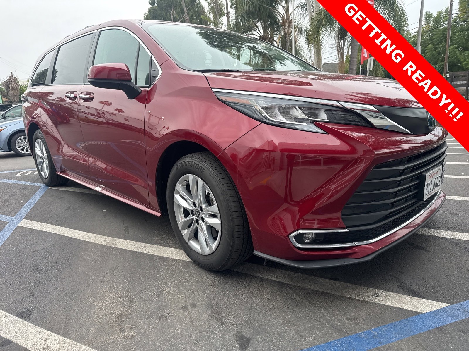 2022 Toyota Sienna XLE's photo