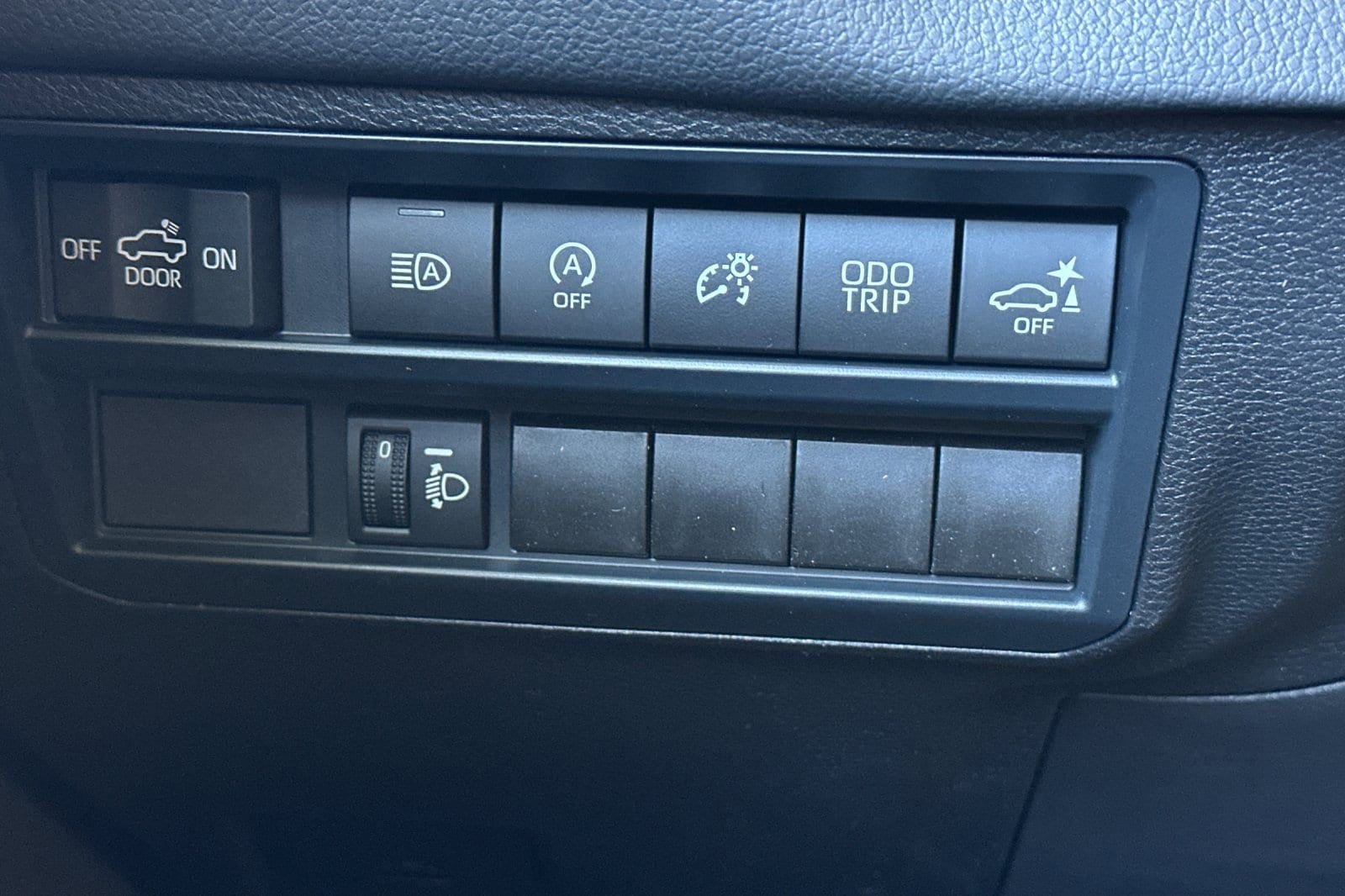 2025 Toyota Tundra Limited - Photo 28