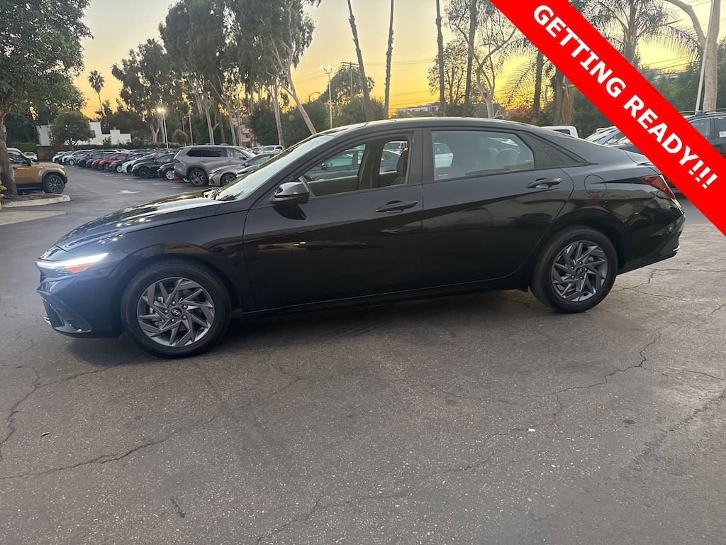 2024 Hyundai Elantra SEL photo 4