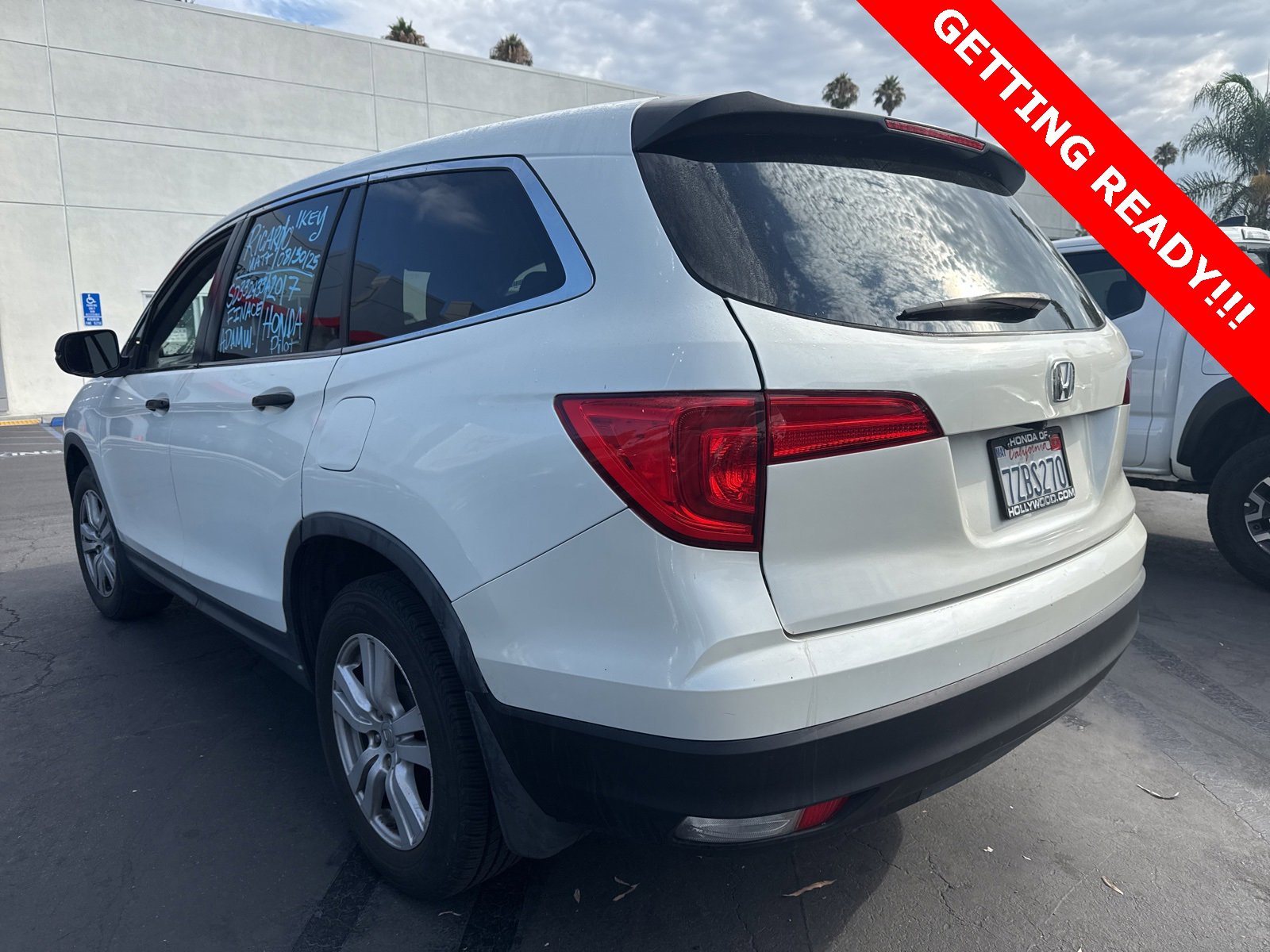 2017 Honda Pilot LX photo 3