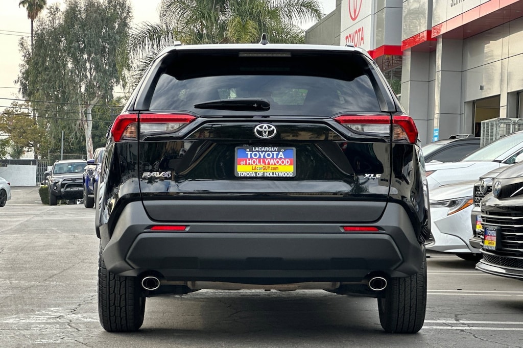 2024 Toyota RAV4 XLE photo 4