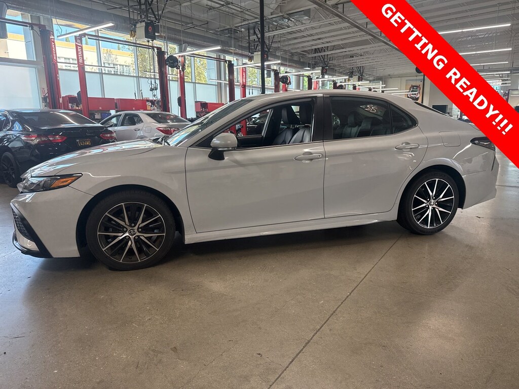 2023 Toyota Camry SE photo 4