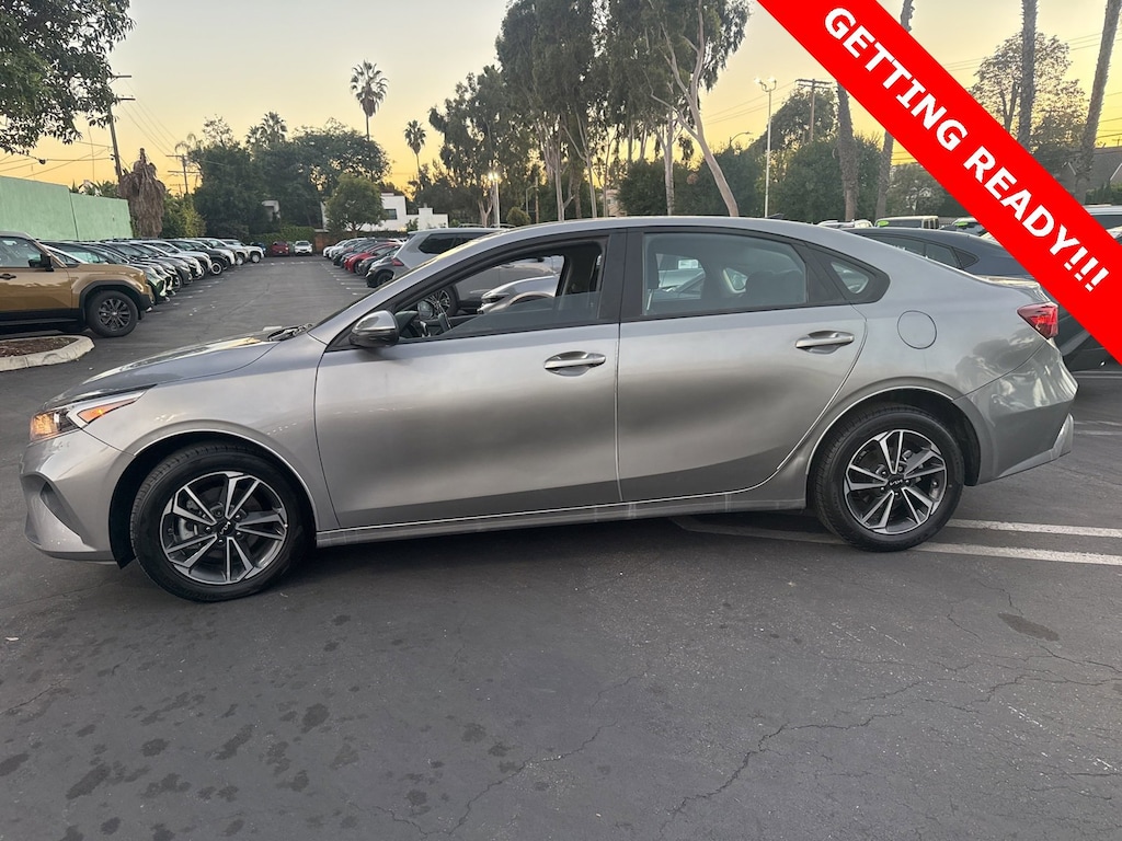 2023 Kia Forte LXS photo 3