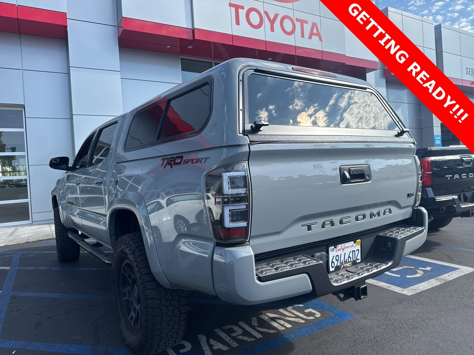 2018 Toyota Tacoma TRD Sport V6 photo 2
