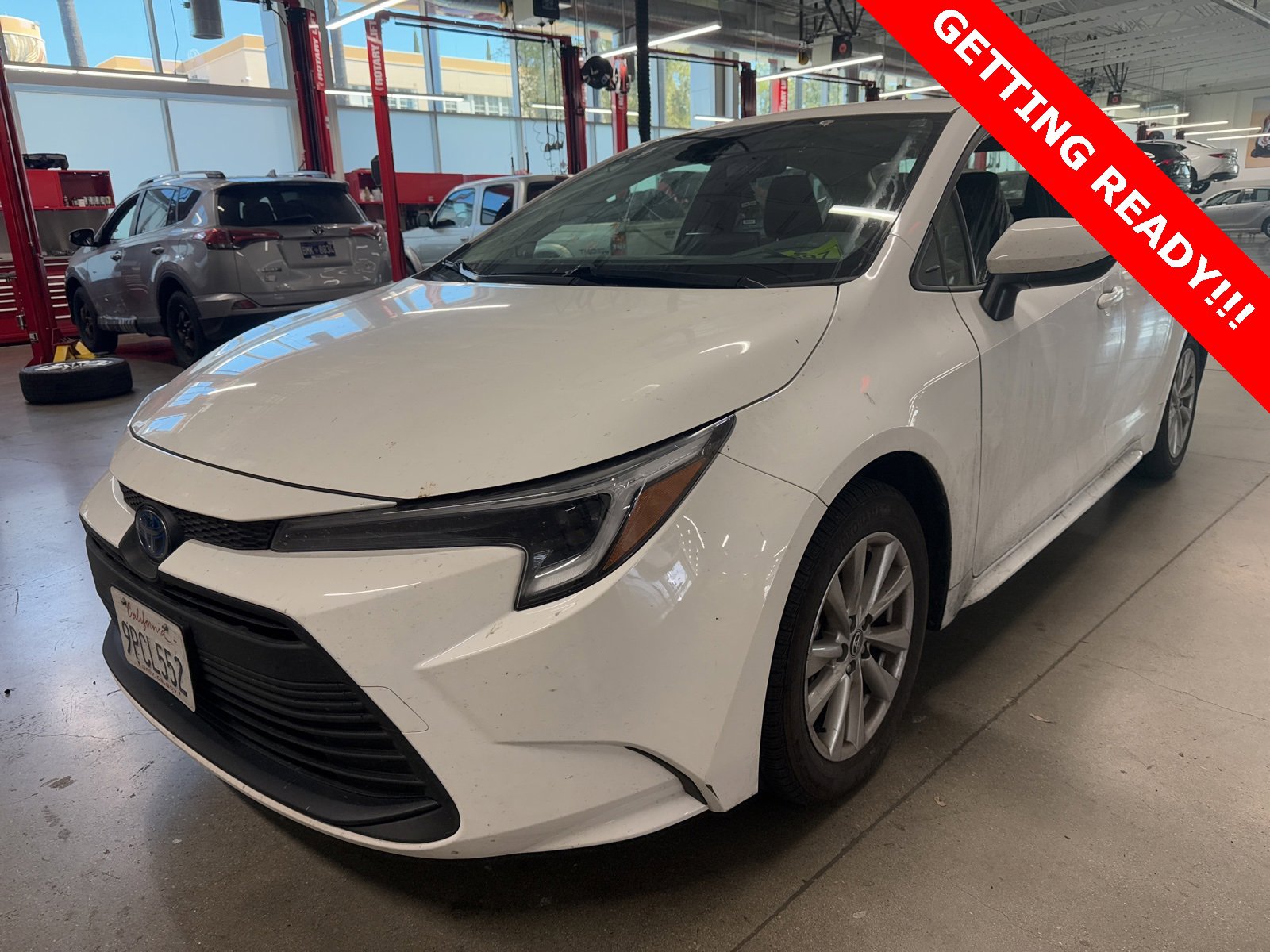 Used 2024 Toyota Corolla LE with VIN JTDBCMFE8R3067306 for sale in Kansas City