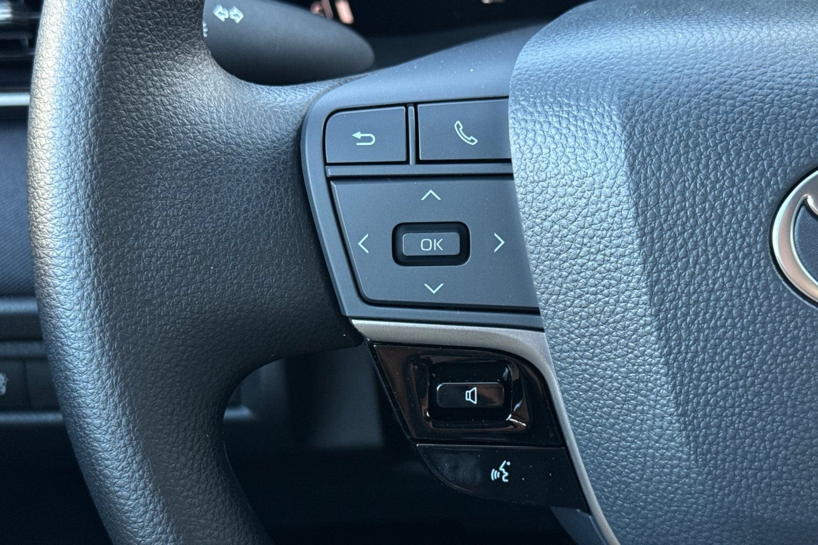 2026 Toyota Camry LE - Photo 27
