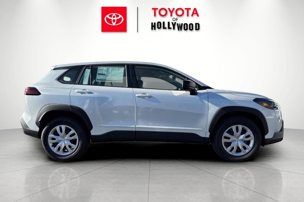 2026 Toyota Corolla Cross L photo 2