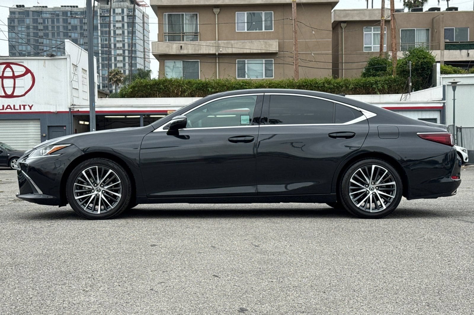 2023 Lexus ES 350 - Photo 7