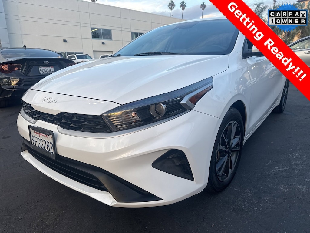 2023 Kia Forte LXS photo 2