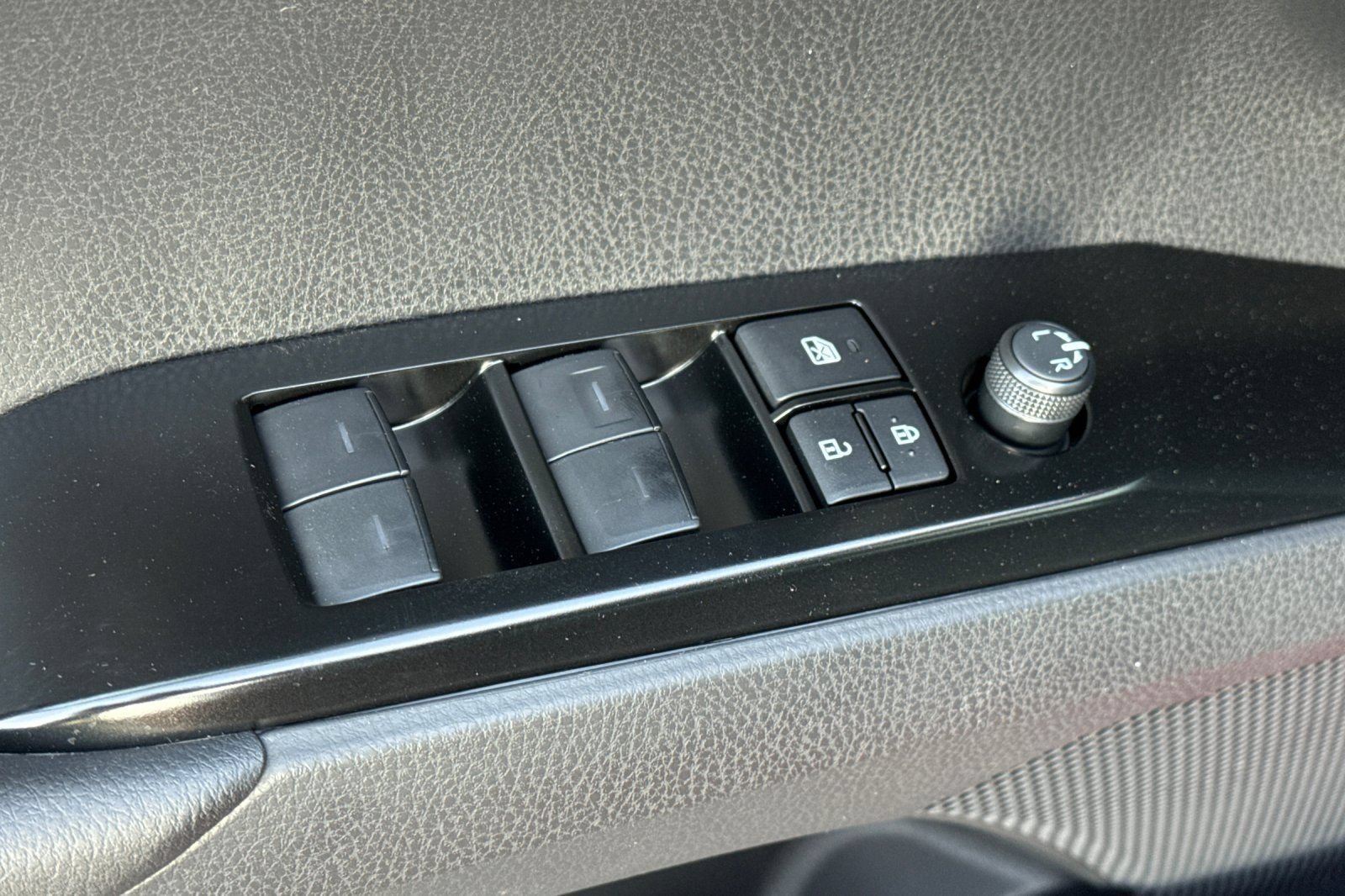 2026 Toyota Camry LE - Photo 12
