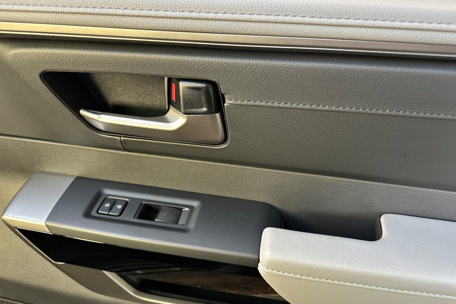 2025 Toyota Tundra Limited - Photo 18