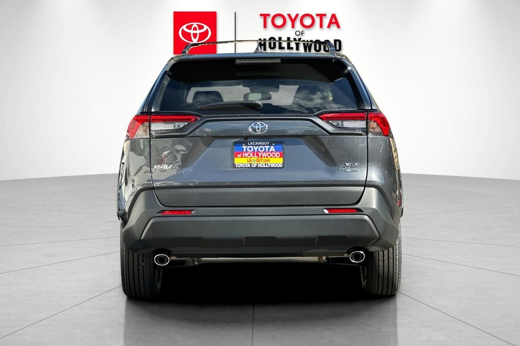 2025 Toyota RAV4 XLE photo 3