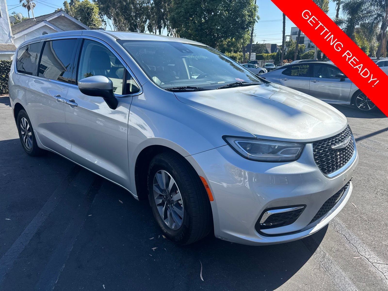 2023 Chrysler Pacifica Hybrid Touring L Hybrid's photo