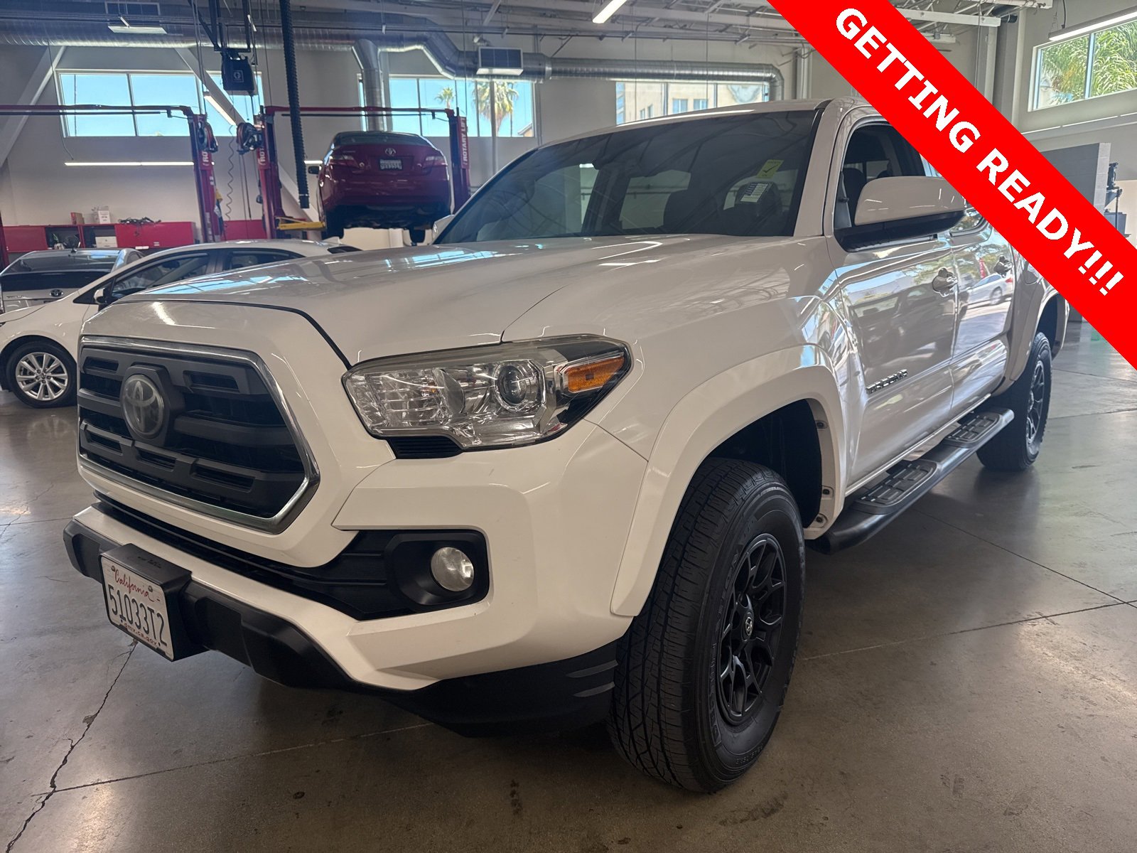 2019 Toyota Tacoma SR5 V6 photo 2