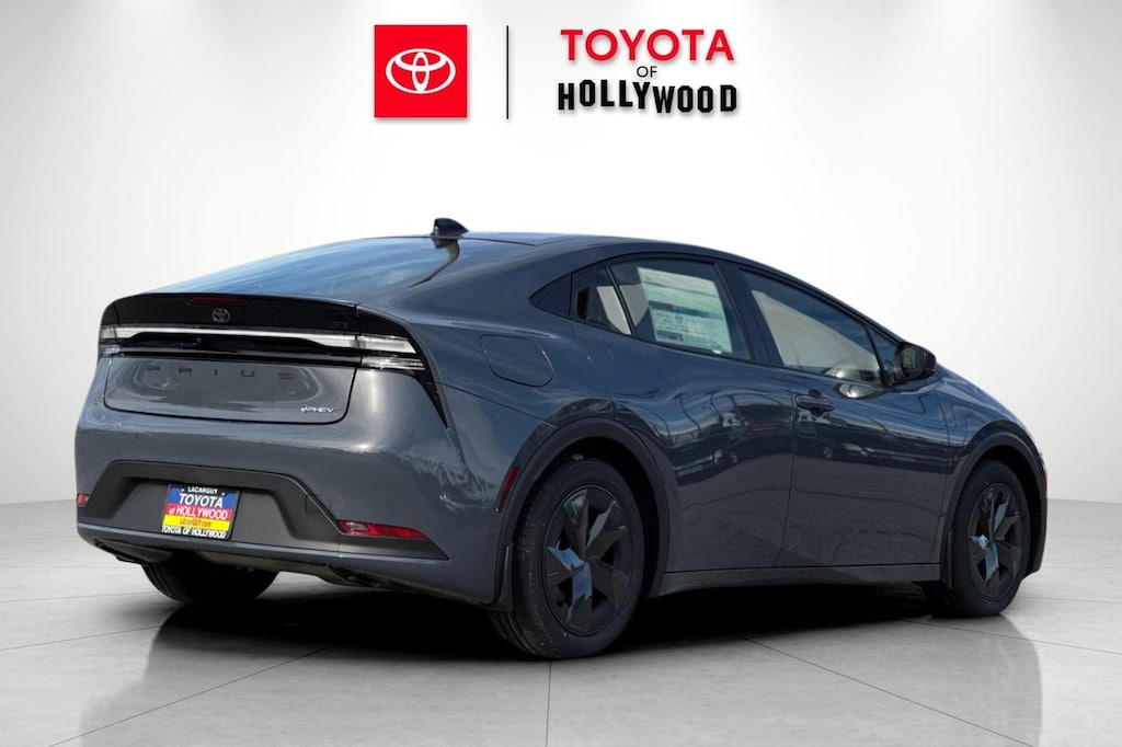 2026 Toyota Prius Plug-in Hybrid SE photo 3