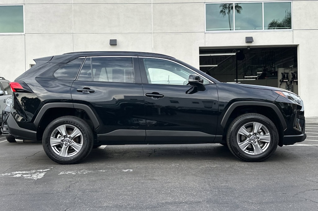 2024 Toyota RAV4 XLE photo 2