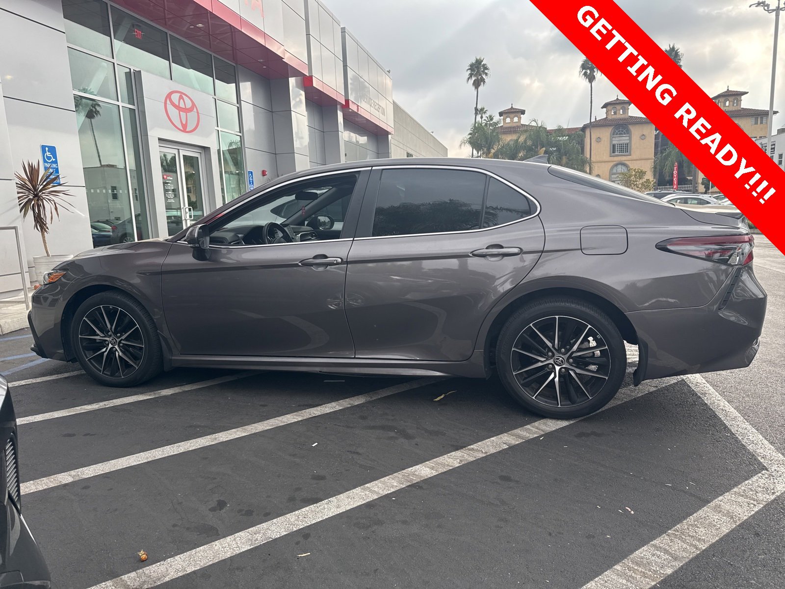 2022 Toyota Camry SE photo 3