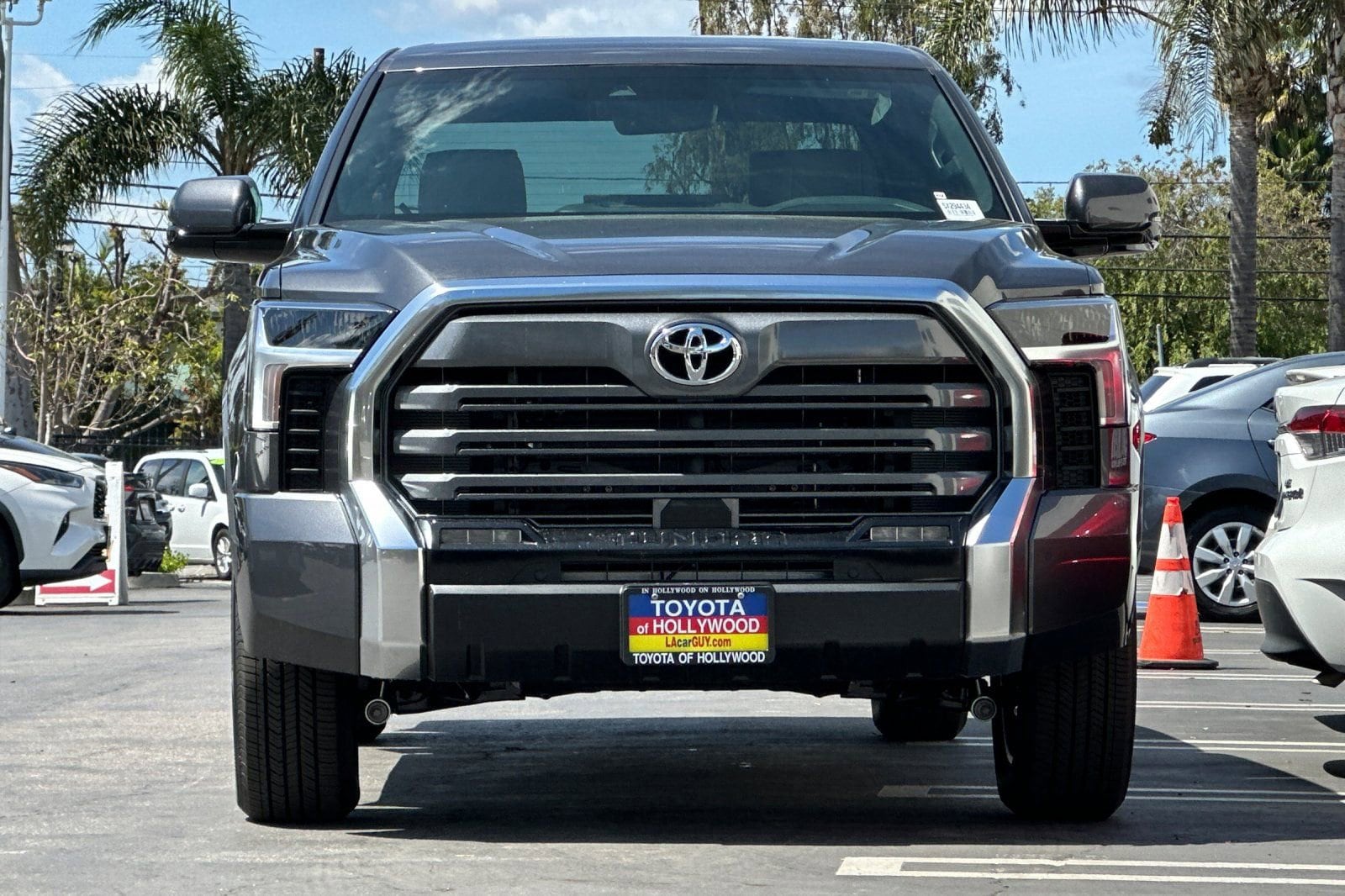 2025 Toyota Tundra Limited - Photo 8