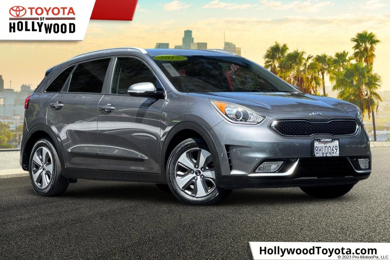 2017 Kia Niro EX's photo