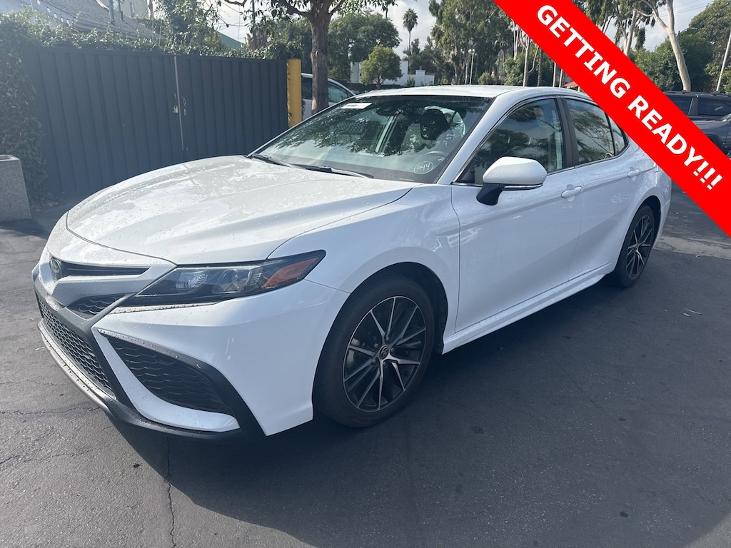 2023 Toyota Camry SE photo 2