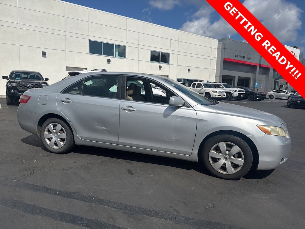 2009 Toyota Camry LE photo 2