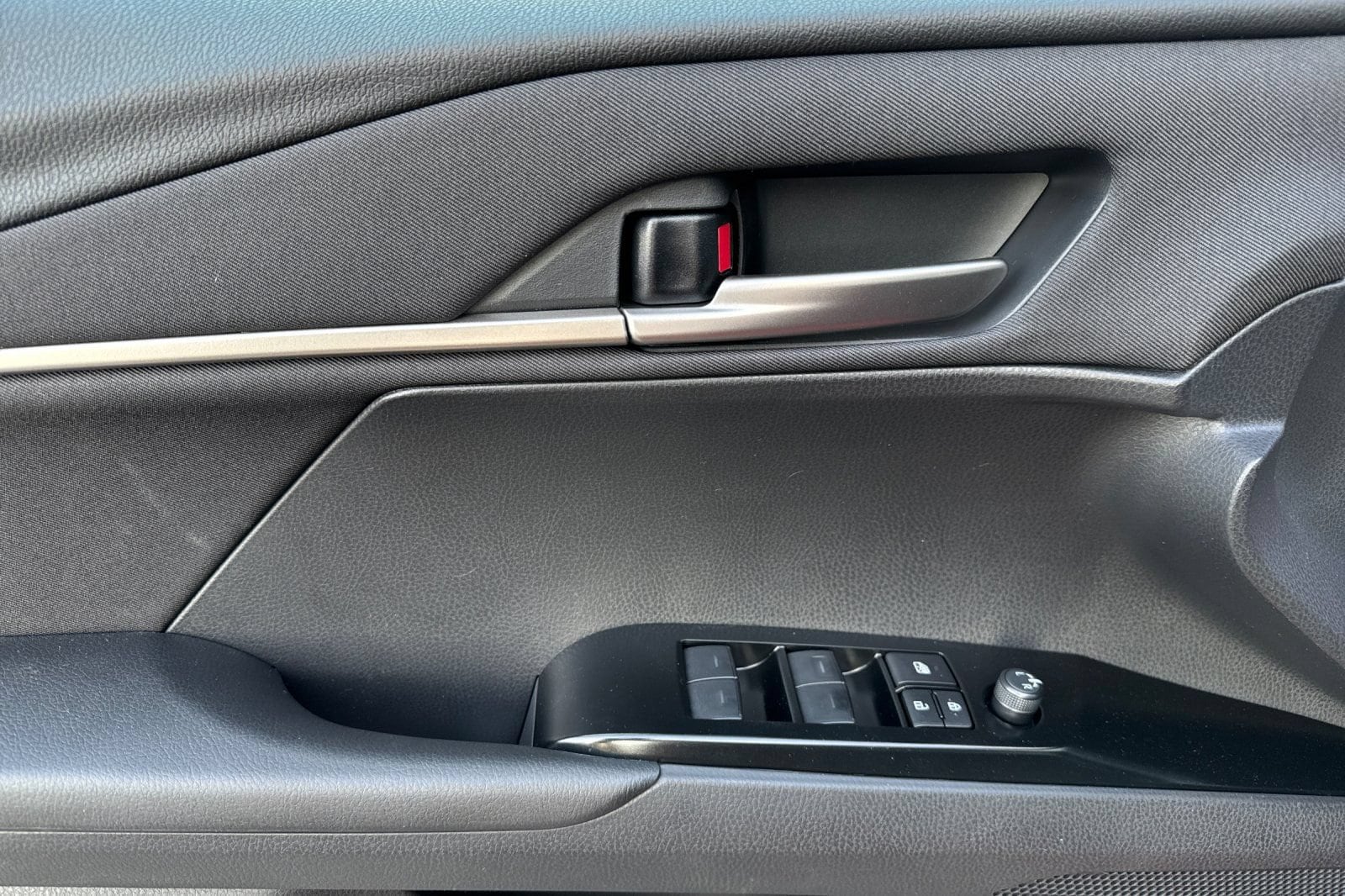 2026 Toyota Camry LE - Photo 11