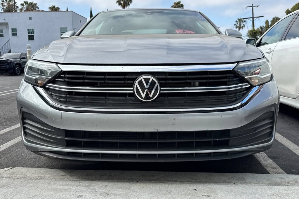 Used 2024 Volkswagen Jetta 1.5T SE Sedan