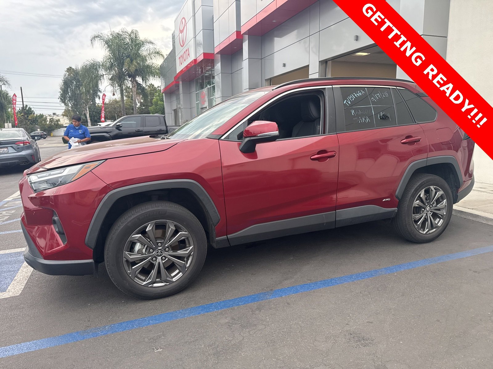 2022 Toyota RAV4 Hybrid XLE Premium photo 3