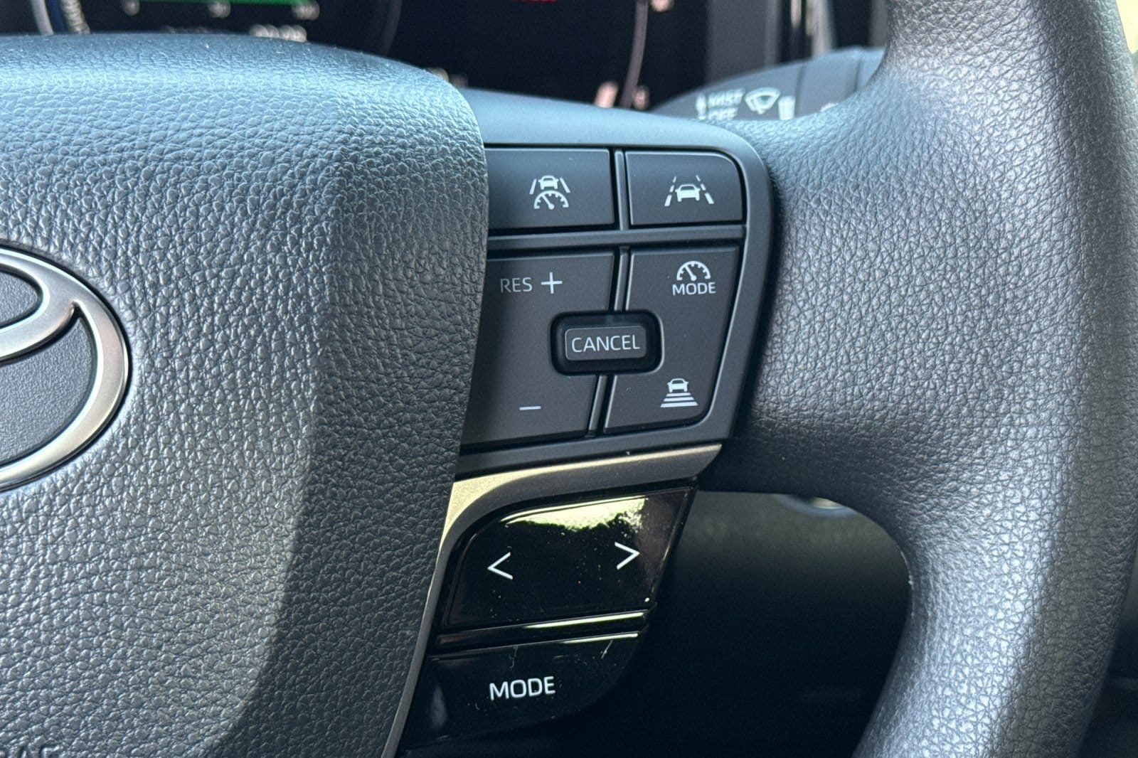 2026 Toyota Camry LE - Photo 28