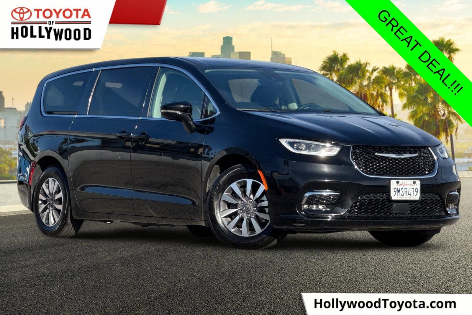 2024 Chrysler Pacifica Hybrid Select PHEV's photo